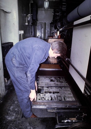 Loading polymer plates onto the bed of the machine